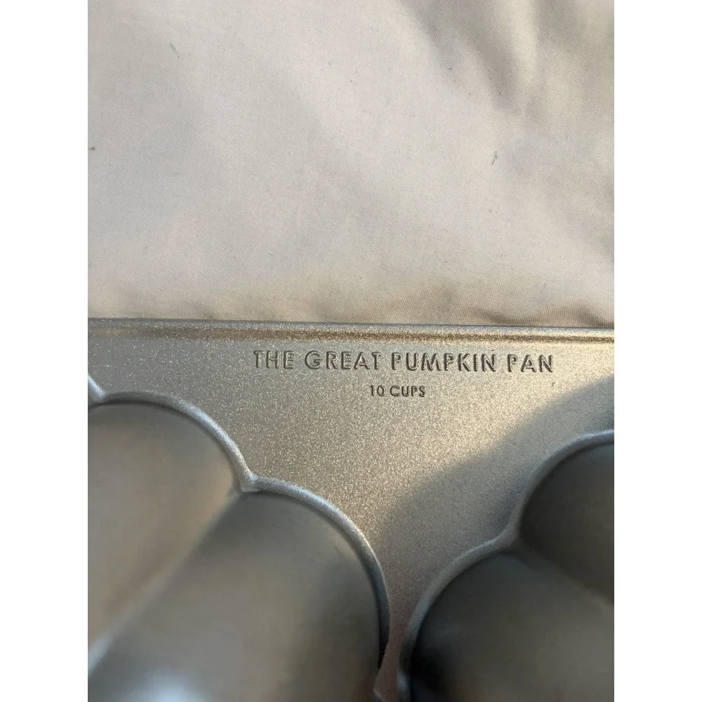 Nordic Ware Great Pumpkin Pan 3D Cake Mold Gold 10 Cup Fall Thanksgiving